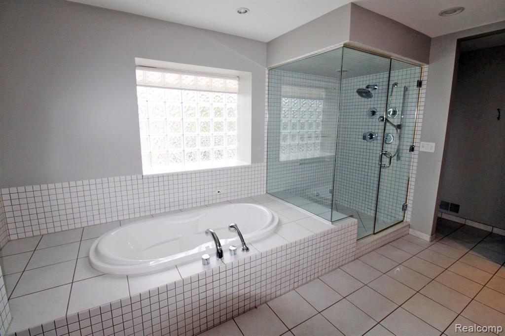 611 West 9 Mile Road Hazel Park, MI 48030 - Photo 3 of 10
