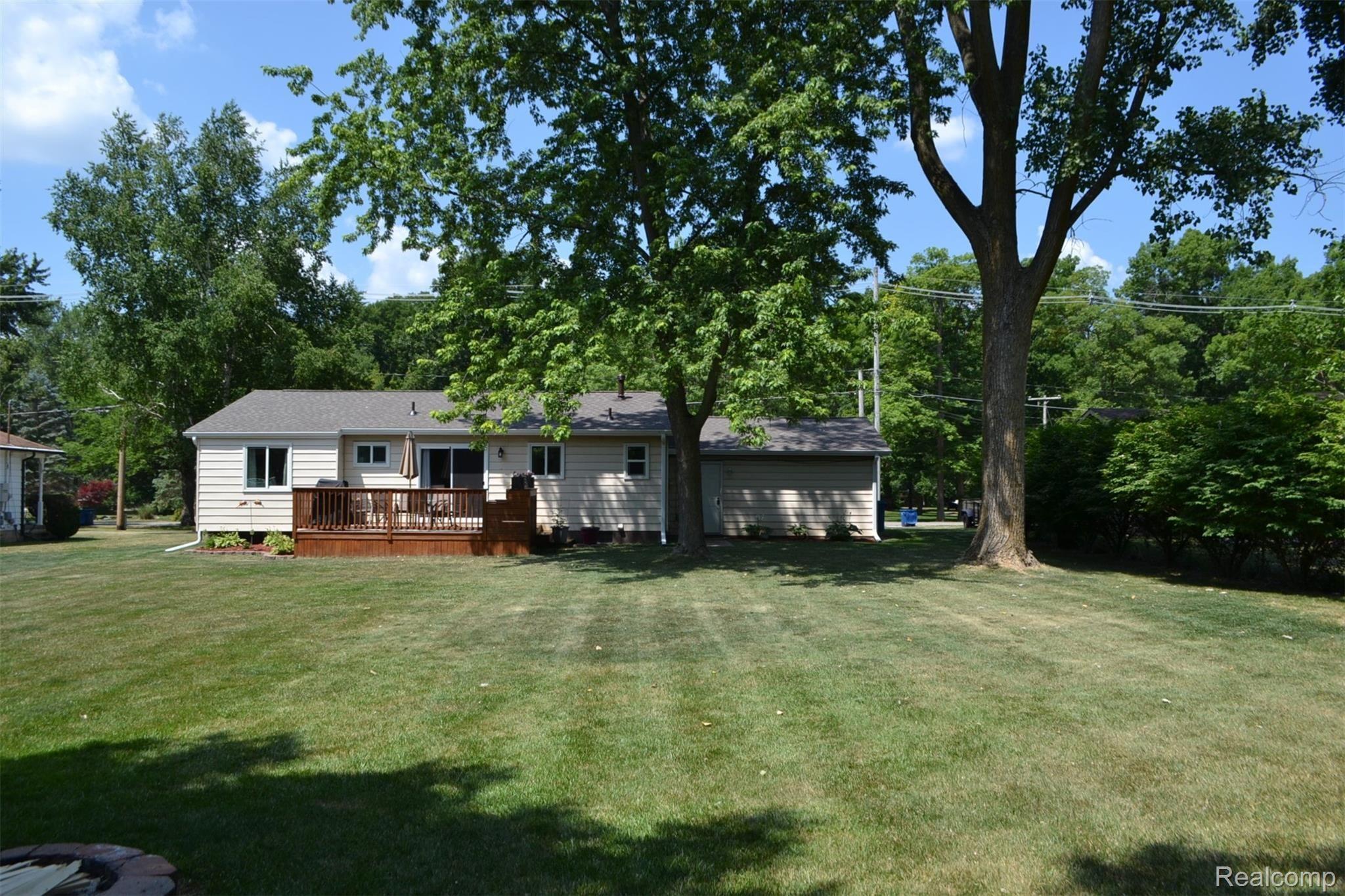 13231 Torrey Road Fenton, MI 48430 - Photo 2 of 64 DSC_0377.JPG