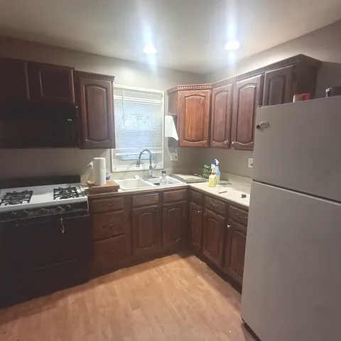 $215,000 | 2002 Burr Oak Lane, Lindenhurst, IL 60046