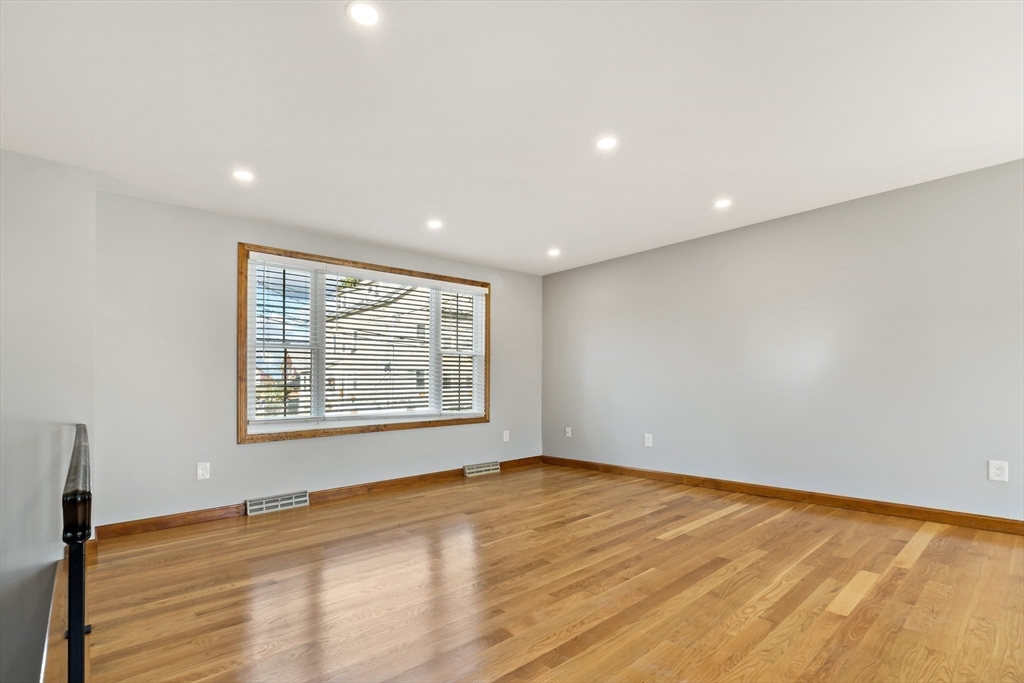 515 Snell Street Fall River, MA 02721 - Photo 13 of 33