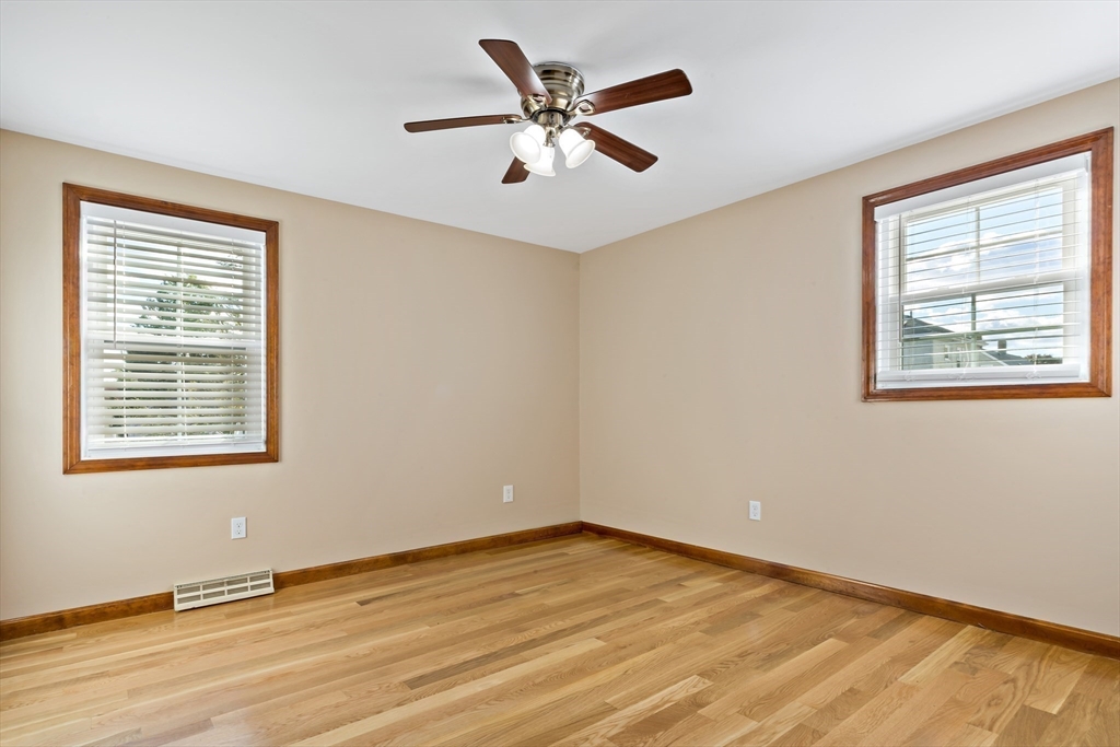 515 Snell Street Fall River, MA 02721 - Photo 14 of 33