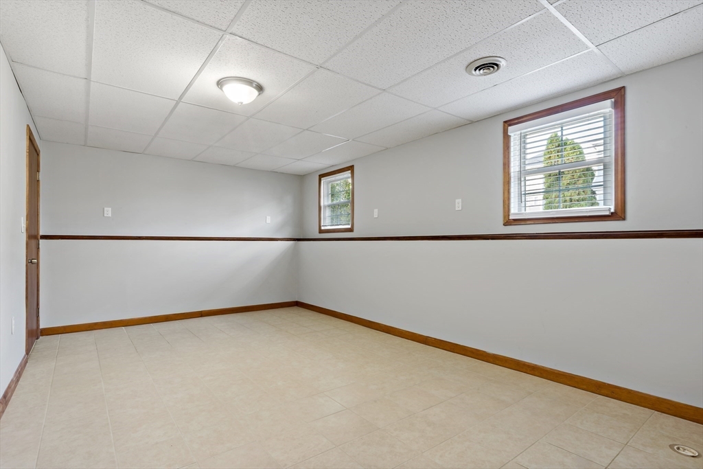 515 Snell Street Fall River, MA 02721 - Photo 27 of 33
