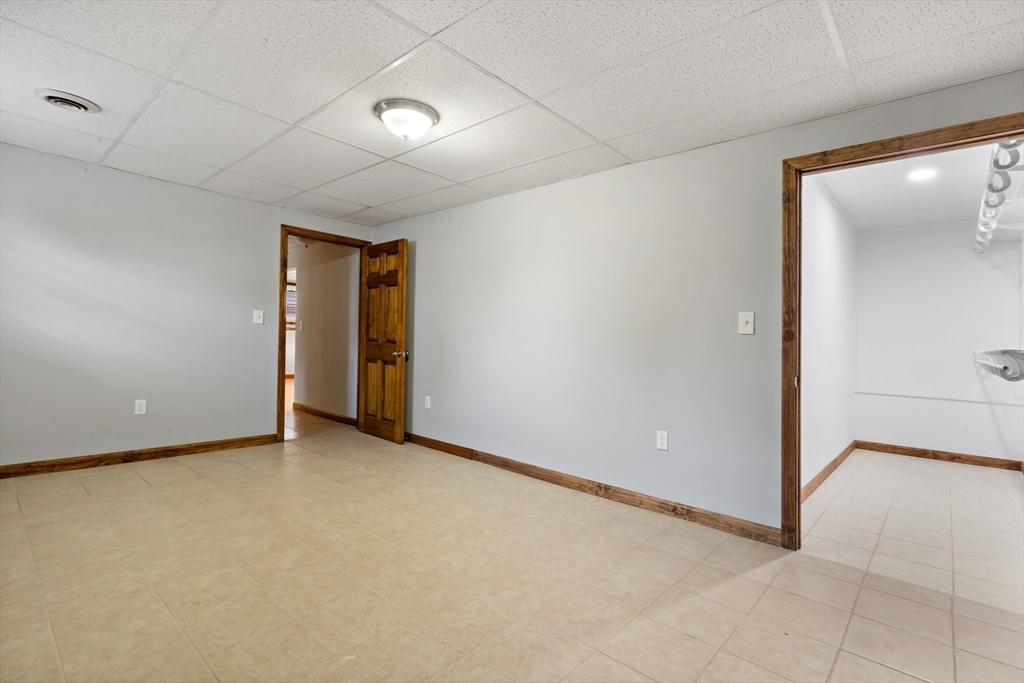 515 Snell Street Fall River, MA 02721 - Photo 28 of 33