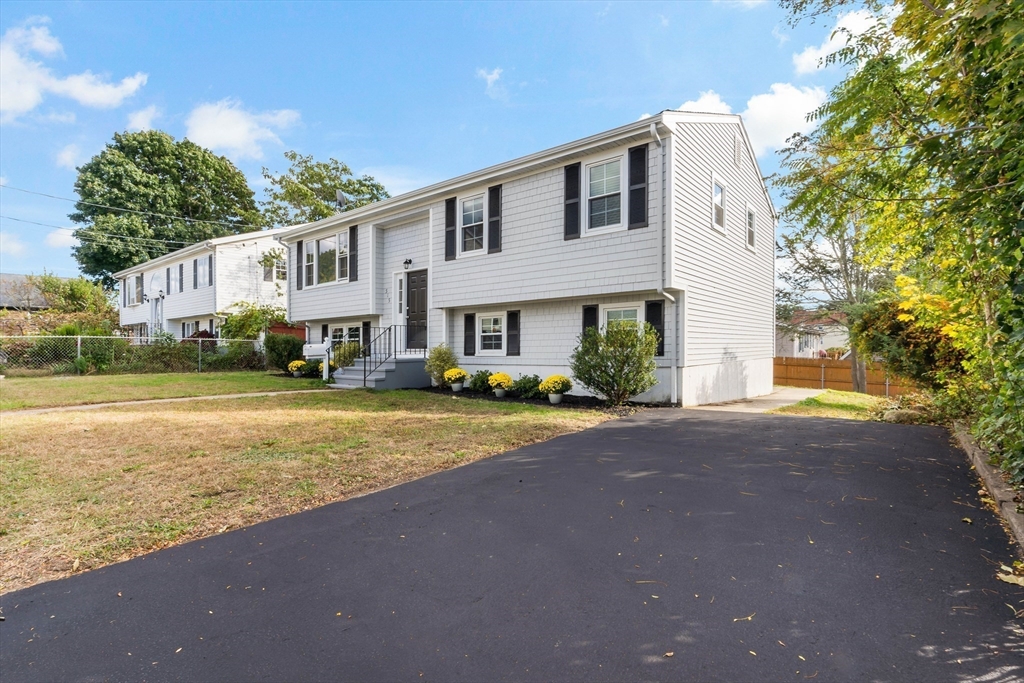 515 Snell Street Fall River, MA 02721 - Photo 3 of 33