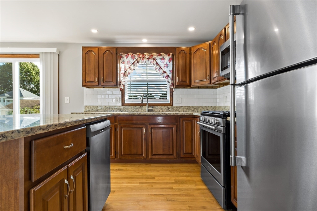515 Snell Street Fall River, MA 02721 - Photo 9 of 33
