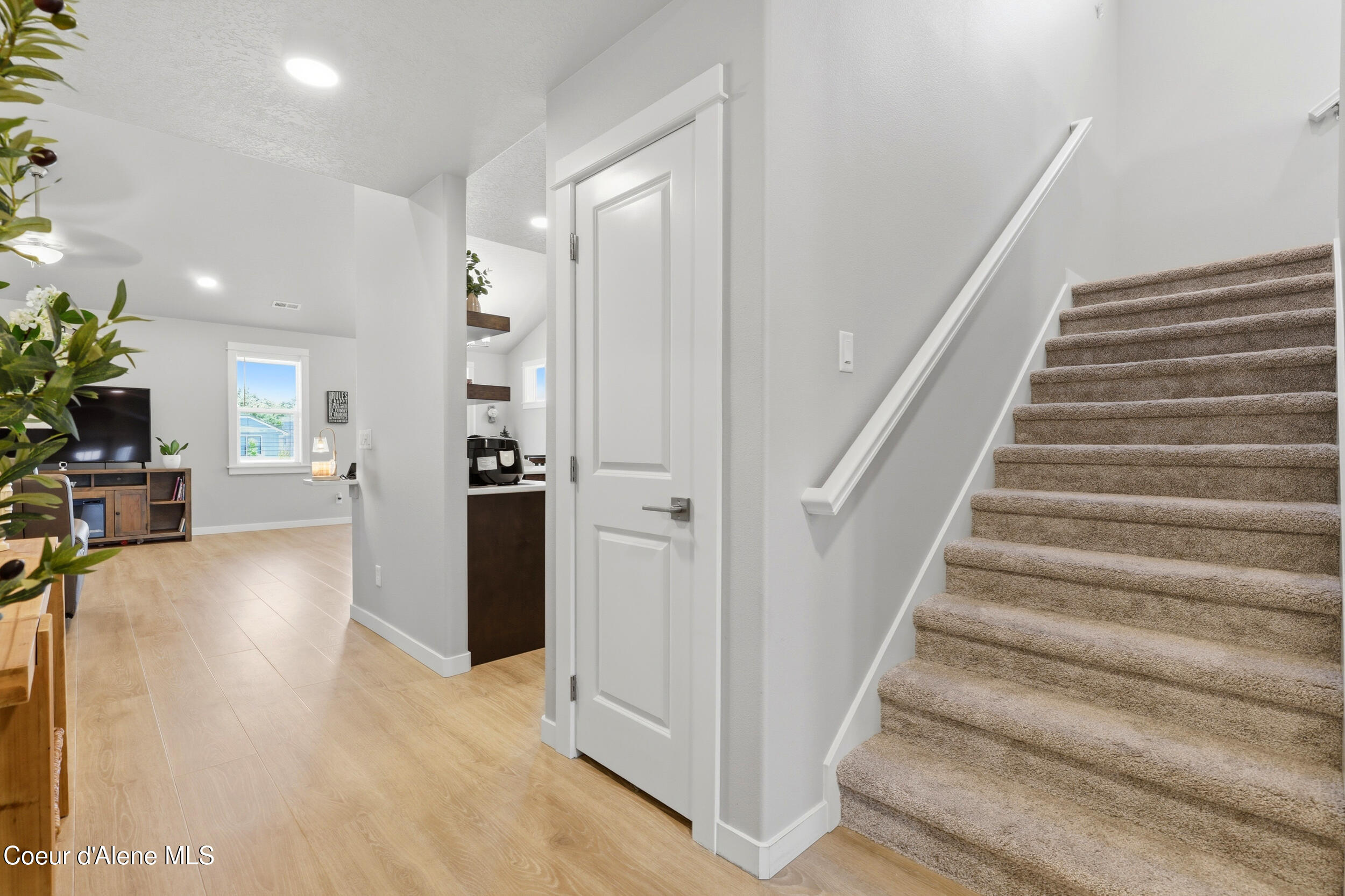 2450 West Victor Loop Coeur D'Alene, ID 83815 - Photo 22 of 49 Stairwell