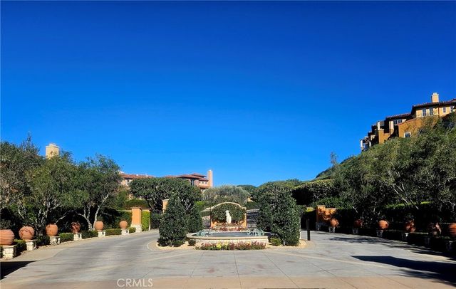 a view of a backyard with sitting area and furniture