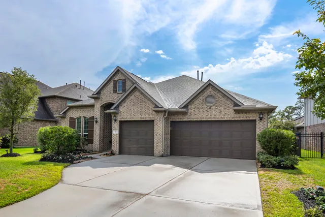 $799,000 | 23 Whitbarrow Place, The Woodlands, TX 77375