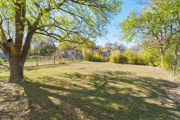a view of yard with trees