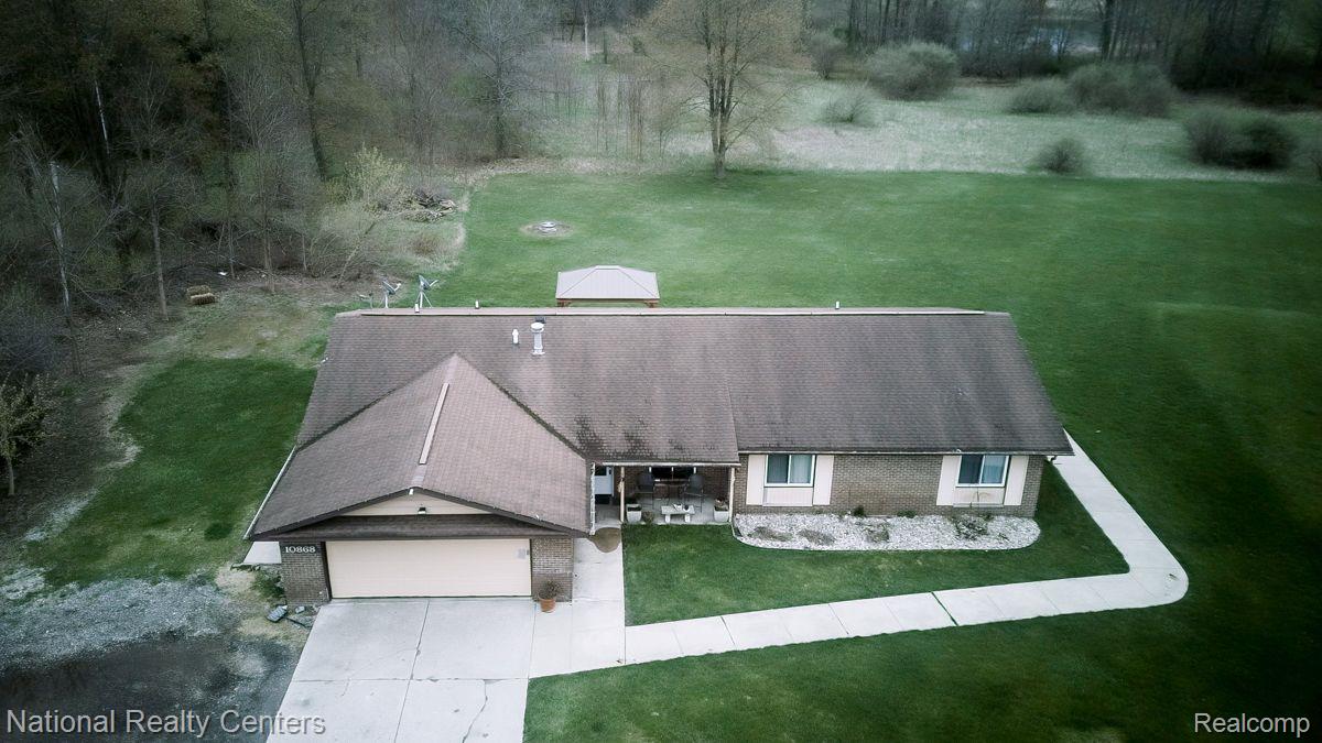 10868 Hibner Road Hartland, MI 48353 - Photo 3 of 36 Gallery Image 3