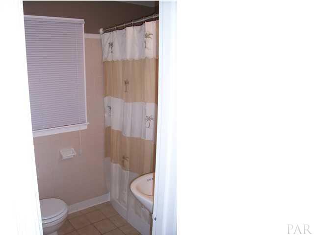 208 Milton Road Pensacola, FL 32507 - Photo 3 of 17 Bath