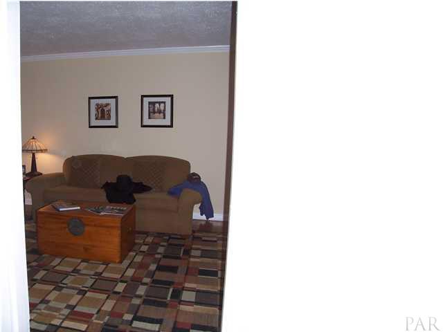 208 Milton Road Pensacola, FL 32507 - Photo 8 of 17 Living Room