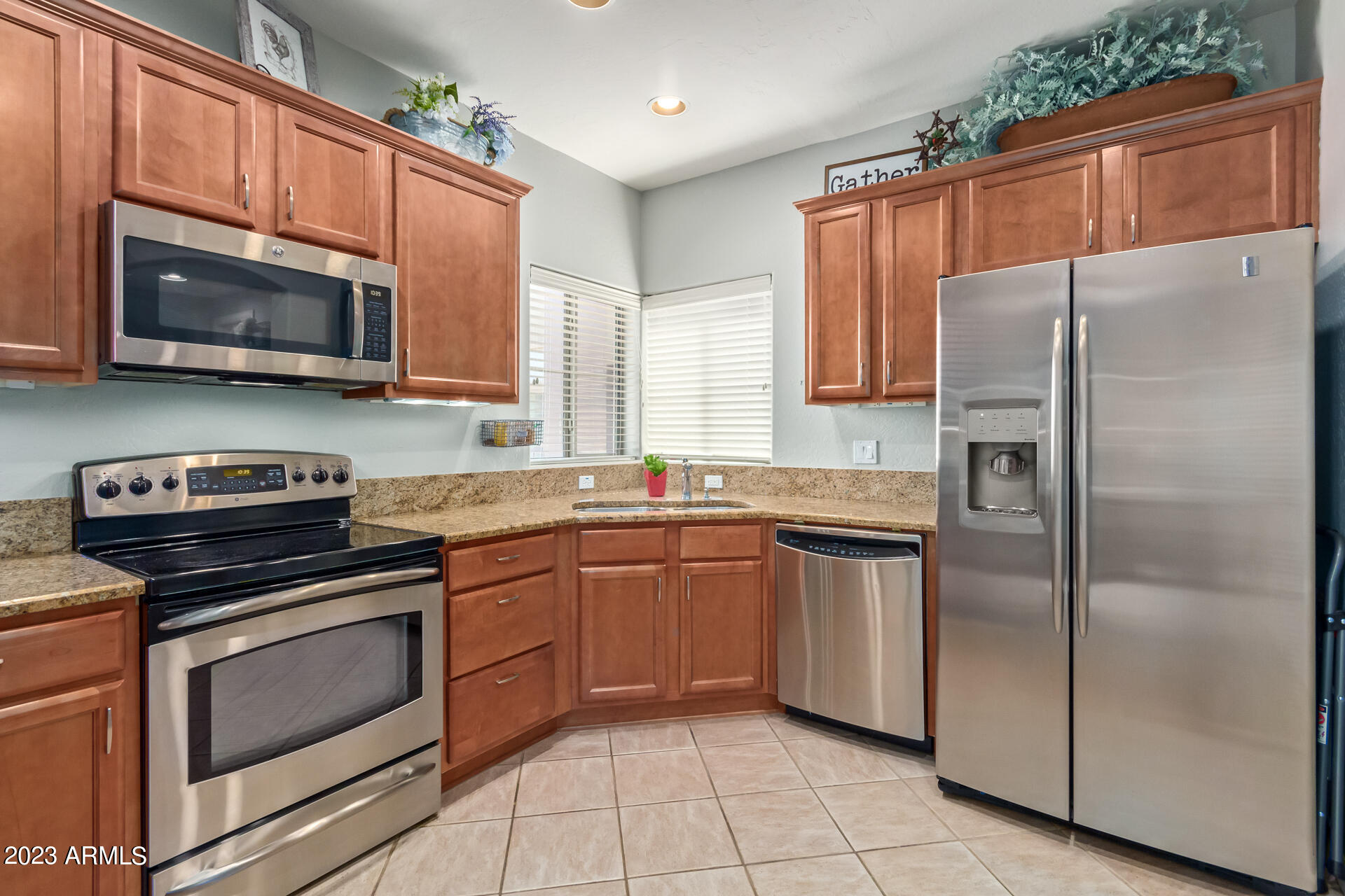 3935 East Rough Rider Road, Unit 1167 Phoenix, AZ 85050 - Photo 15 of 46 Upgraded kitchen