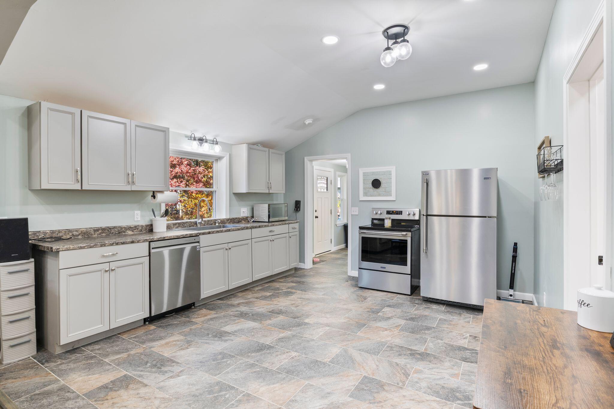 664 New Dam Road Sanford, ME 04073 - Photo 8 of 27 664_New_Dam_Rd_08