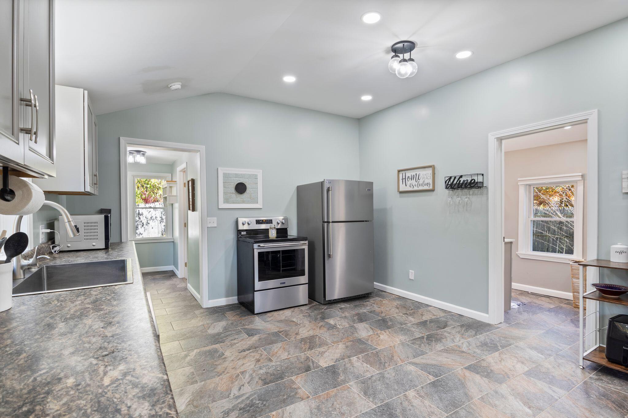 664 New Dam Road Sanford, ME 04073 - Photo 9 of 27 664_New_Dam_Rd_09