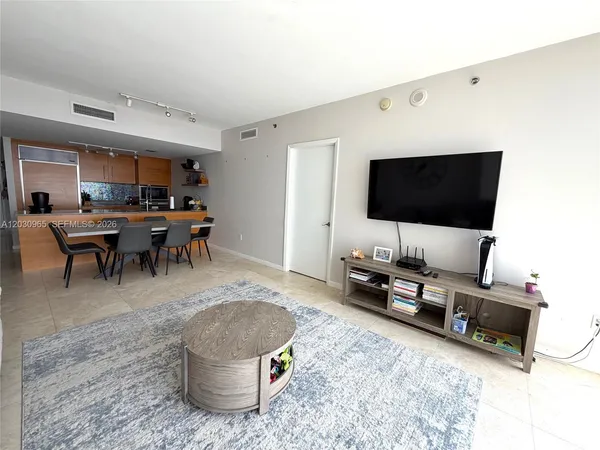 $4,700 | 475 Brickell Avenue, Unit 2707, Miami, FL 33131
