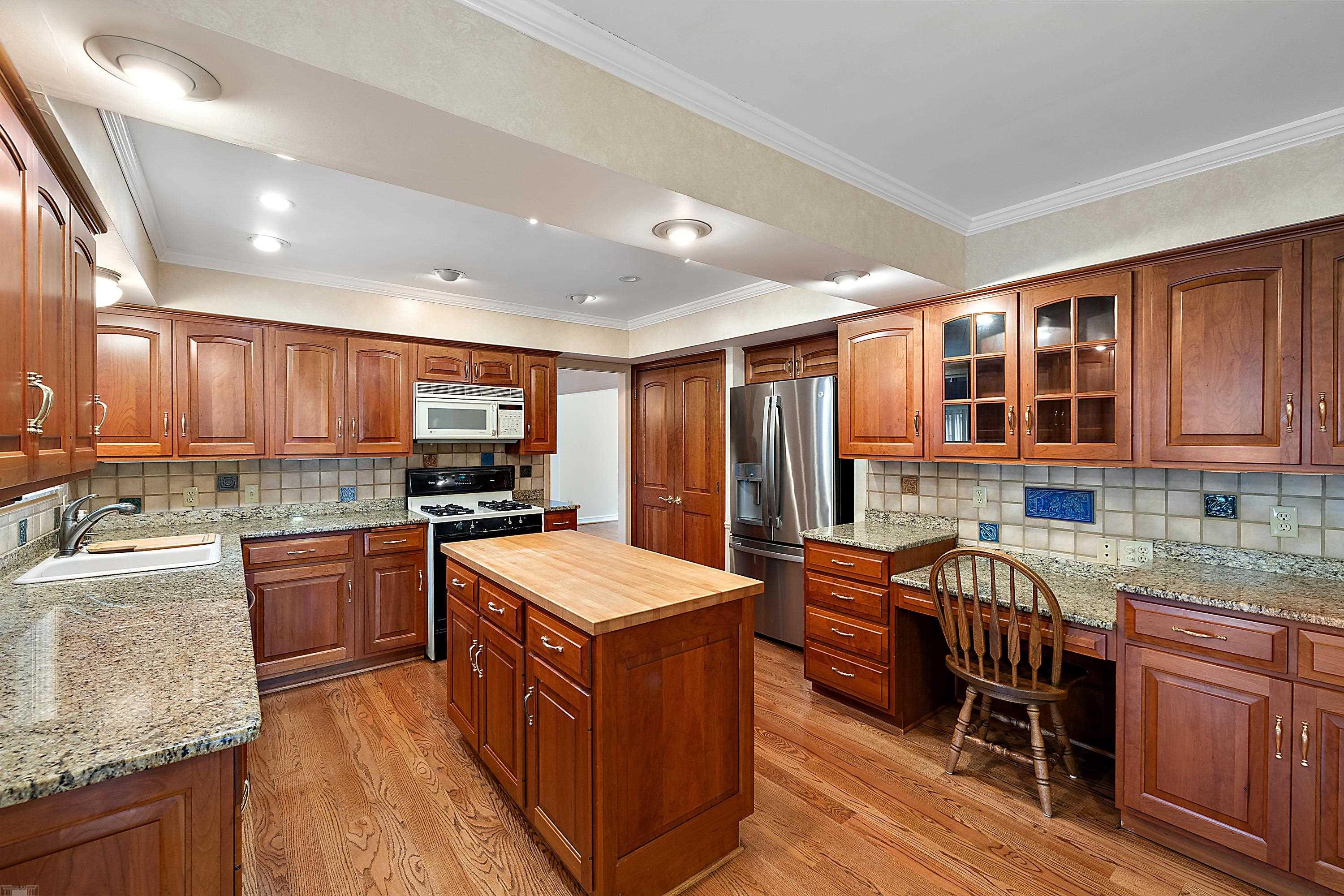 656 Canterbury Road Grosse Pointe Woods, MI 48236 - Photo 19 of 77