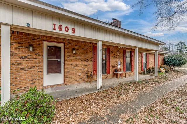 $255,000 | 1609 Old Vicksburg Road, Clinton, MS 39056