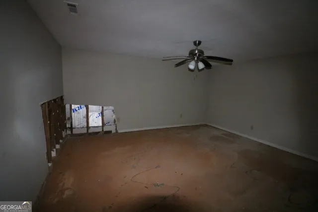 a view of empty room with ceiling fan