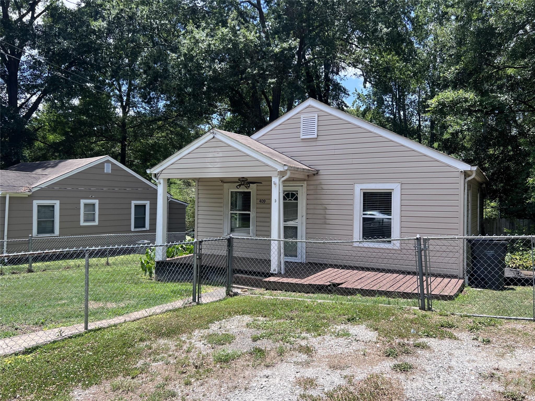409 South Maple Street Dallas, NC 28034 - Photo 2 of 22