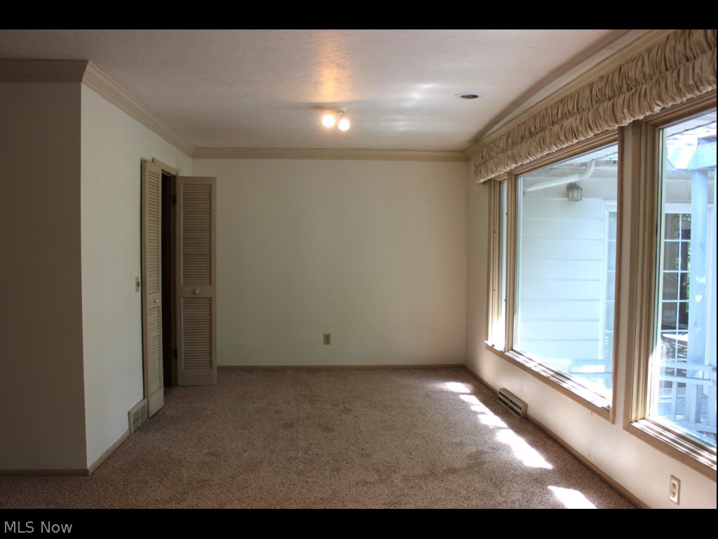 943 Roland Road Lyndhurst, OH 44124 - Photo 6 of 17 Dining Room