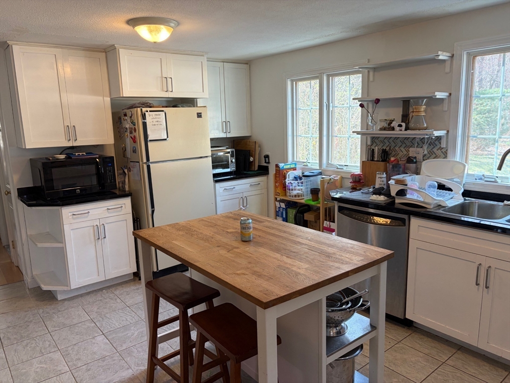 112 Marlboro Road Southborough, MA 01772 - Photo 4 of 16
