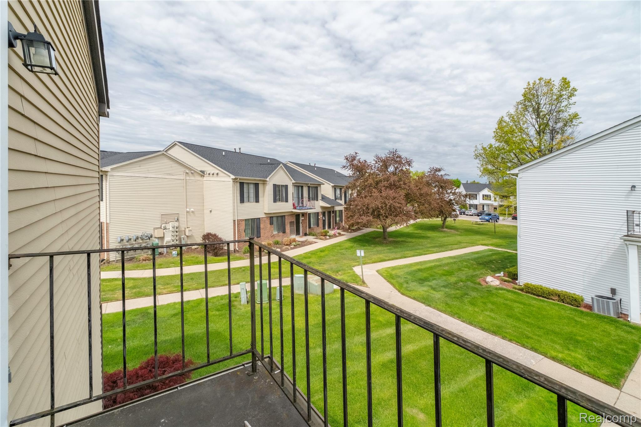 42564 Saratoga Road, Unit 31 Canton, MI 48187 - Photo 5 of 26 42564 Saratoga0005.jpg