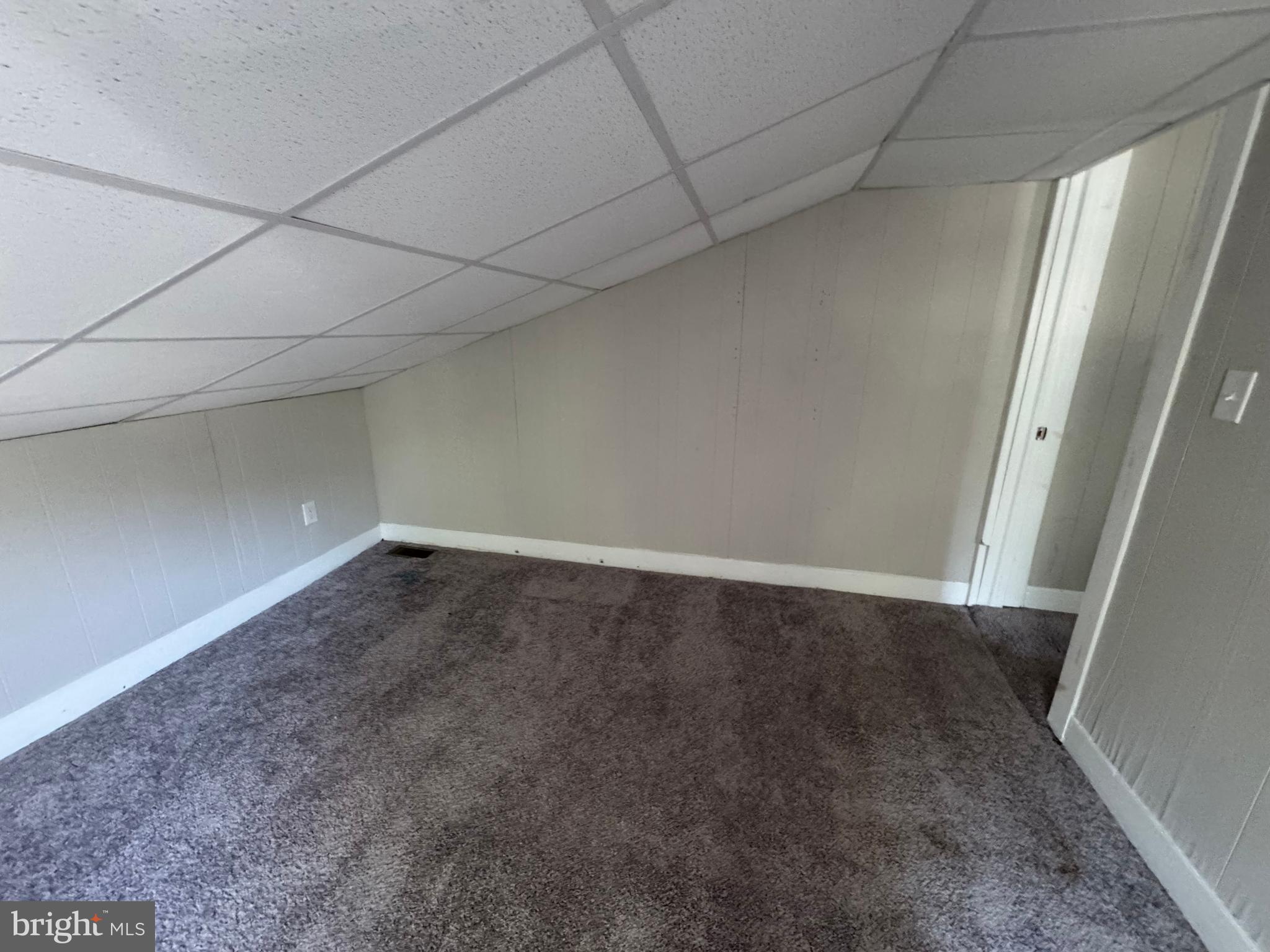 395 Tansboro Road Berlin, NJ 08009 - Photo 35 of 47 an empty room with a empty space