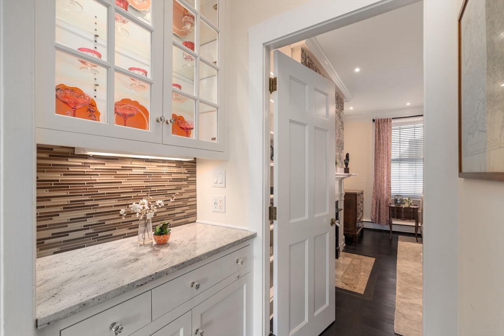 1 Chestnut Street, Unit 3B Boston, MA 02108 - Photo 11 of 20