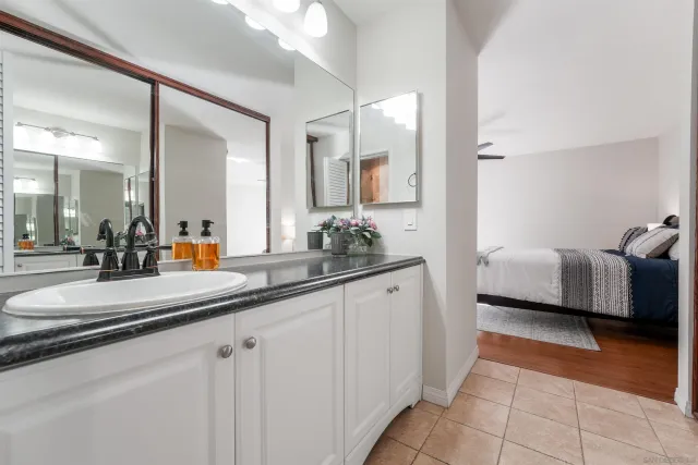 a en suite bathroom with a double vanity sink and a mirror