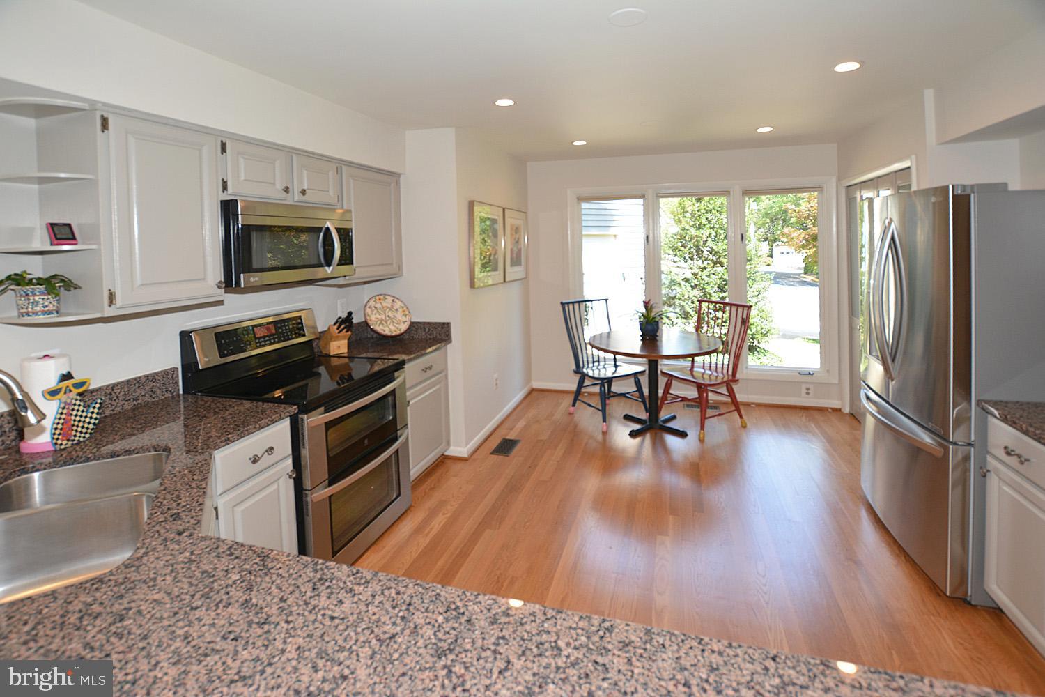 11615 Chapel Cross Way Reston, VA 20194 - Photo 13 of 40 Breakfast room area