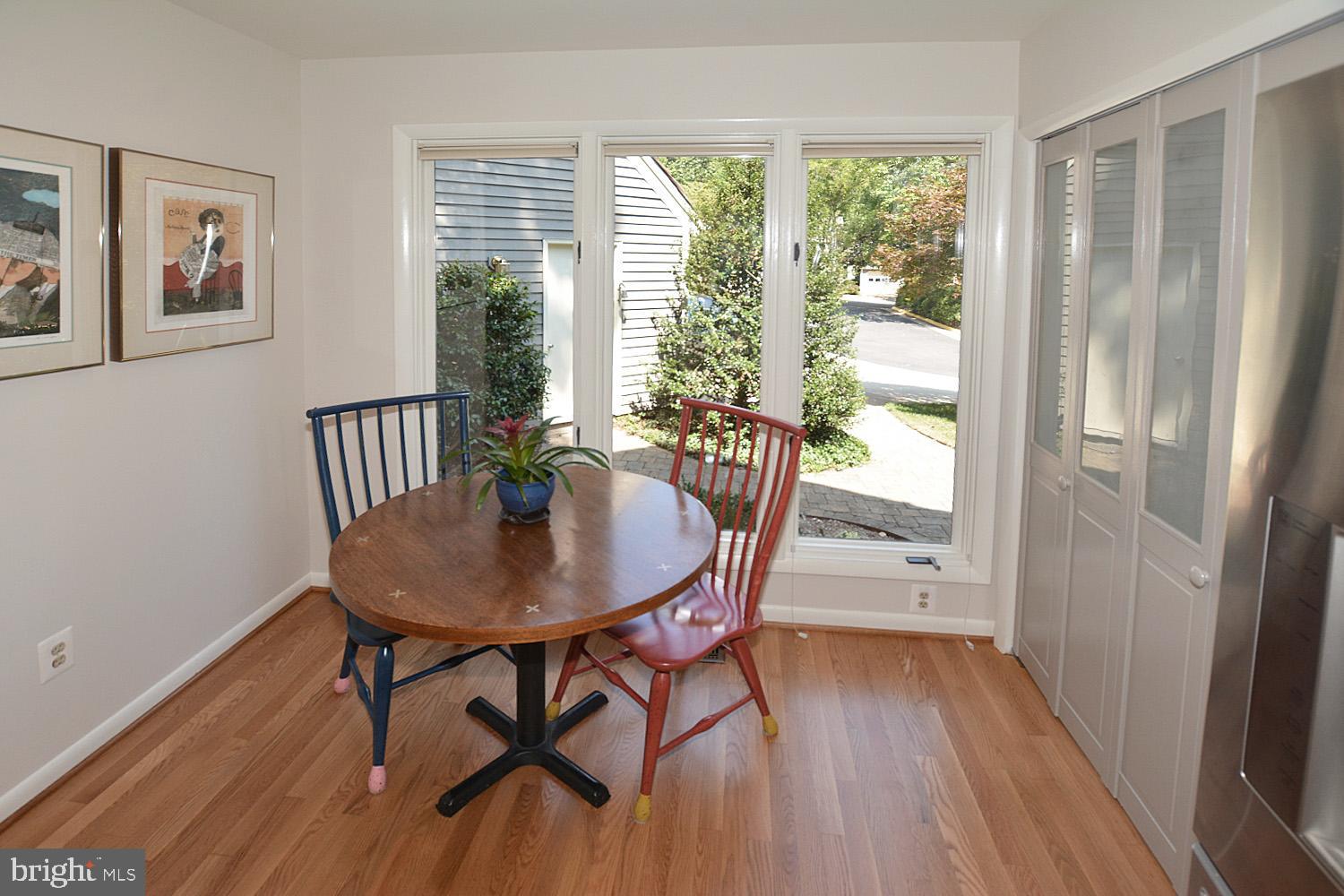 11615 Chapel Cross Way Reston, VA 20194 - Photo 18 of 40 Large pantry