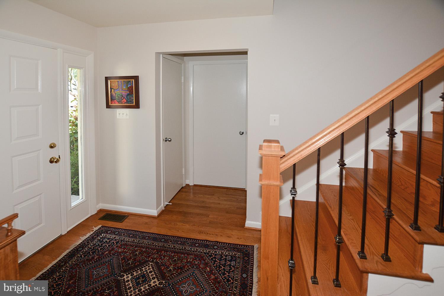 11615 Chapel Cross Way Reston, VA 20194 - Photo 3 of 40 Welcoming foyer!