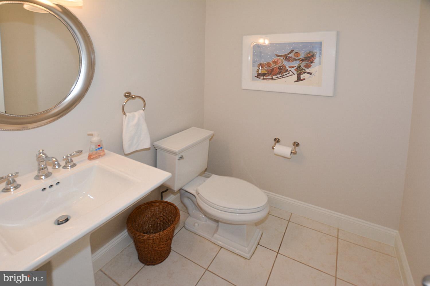 11615 Chapel Cross Way Reston, VA 20194 - Photo 23 of 40 Main level powder room