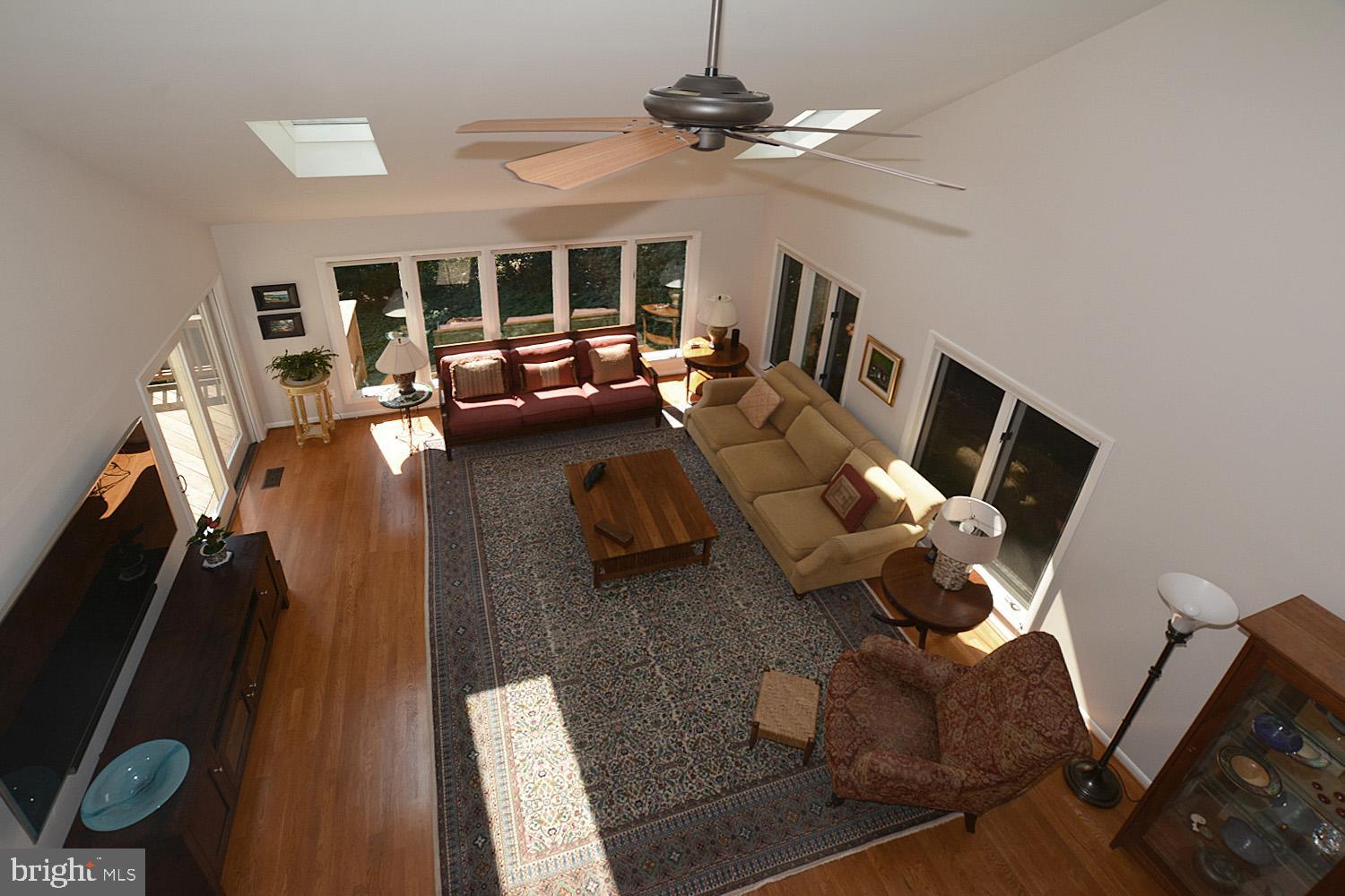 11615 Chapel Cross Way Reston, VA 20194 - Photo 4 of 40 Enormous great room!