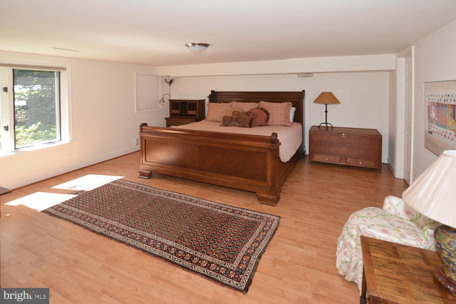 11615 Chapel Cross Way Reston, VA 20194 - Photo 33 of 40 Large bedroom #4 includes walk-in closet
