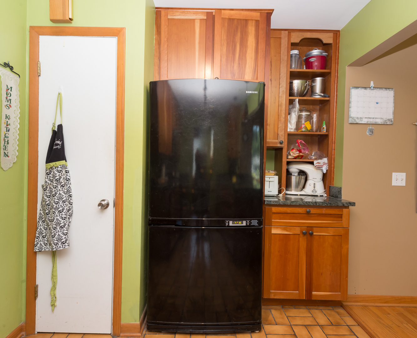 1S183 Valley Road Lombard, IL 60148 - Photo 5 of 25 a close view of a refrigerator in kitchen