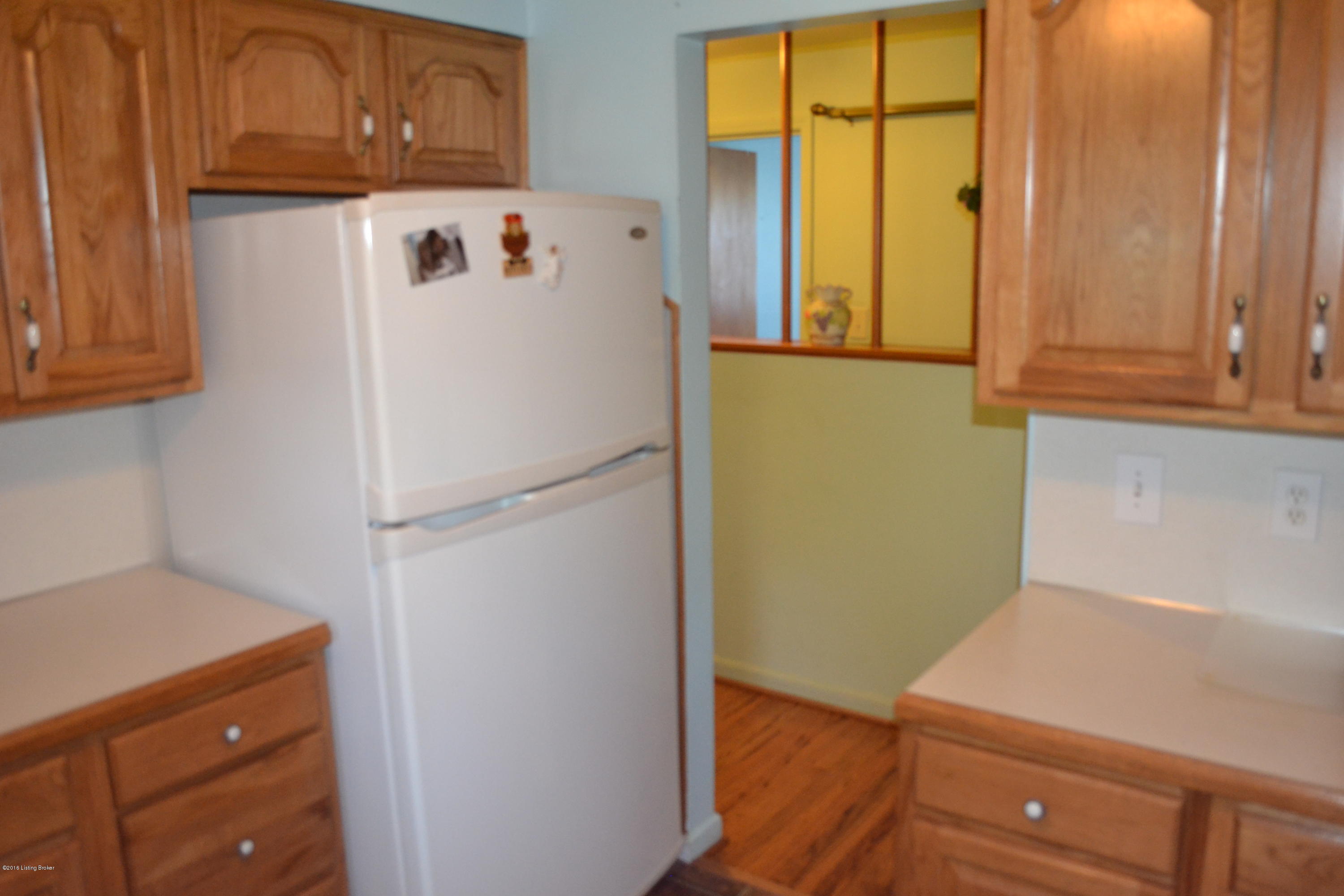 8507 Eula Road Louisville, KY 40219 - Photo 12 of 28 EIK - View 4