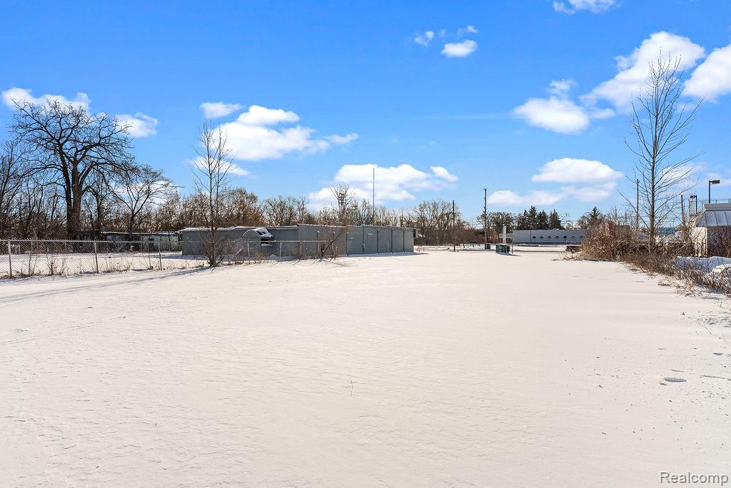 1019 East Bristol Road Burton, MI 48529 - Photo 6 of 6