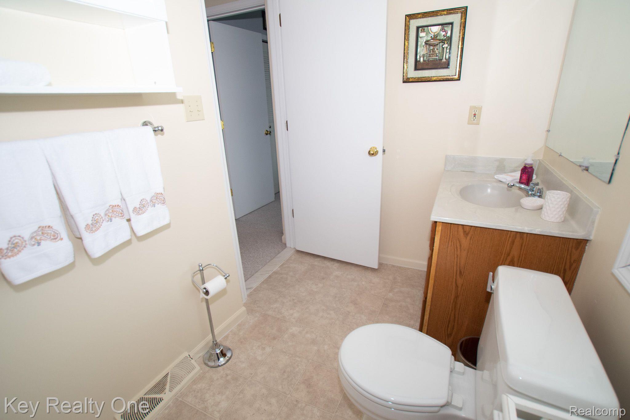 1106 Moreland Court Rochester, MI 48307 - Photo 9 of 21 Gallery Image 9