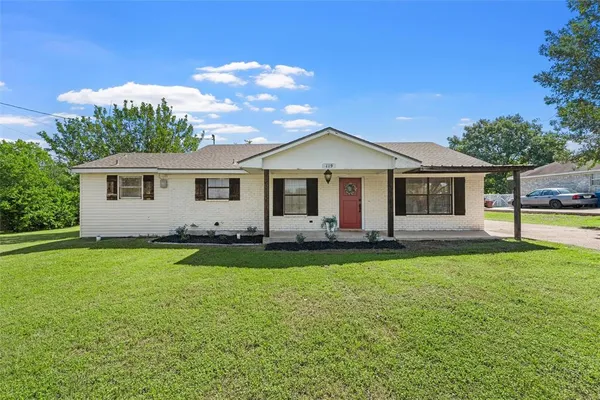 $310,000 | 119 Castleman Circle, Hewitt, TX 76643