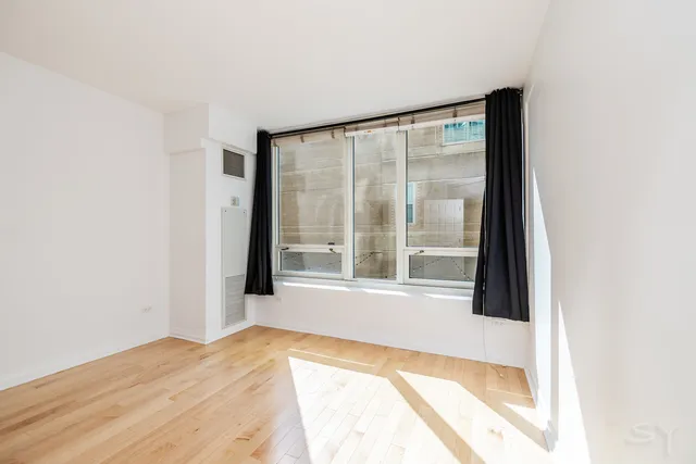 $2,500 | 33 West Ontario Street, Unit 15C, Chicago, IL 60654