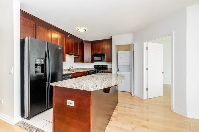 $2,500 | 33 West Ontario Street, Unit 15C, Chicago, IL 60654