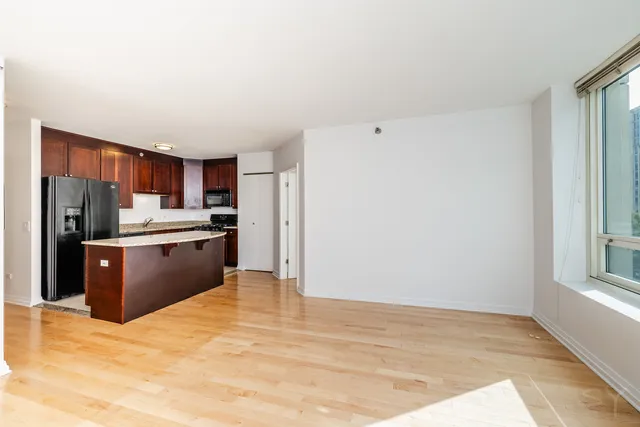 $2,500 | 33 West Ontario Street, Unit 15C, Chicago, IL 60654