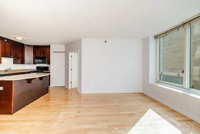 $2,500 | 33 West Ontario Street, Unit 15C, Chicago, IL 60654