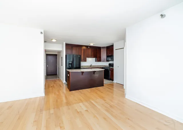 $2,500 | 33 West Ontario Street, Unit 15C, Chicago, IL 60654