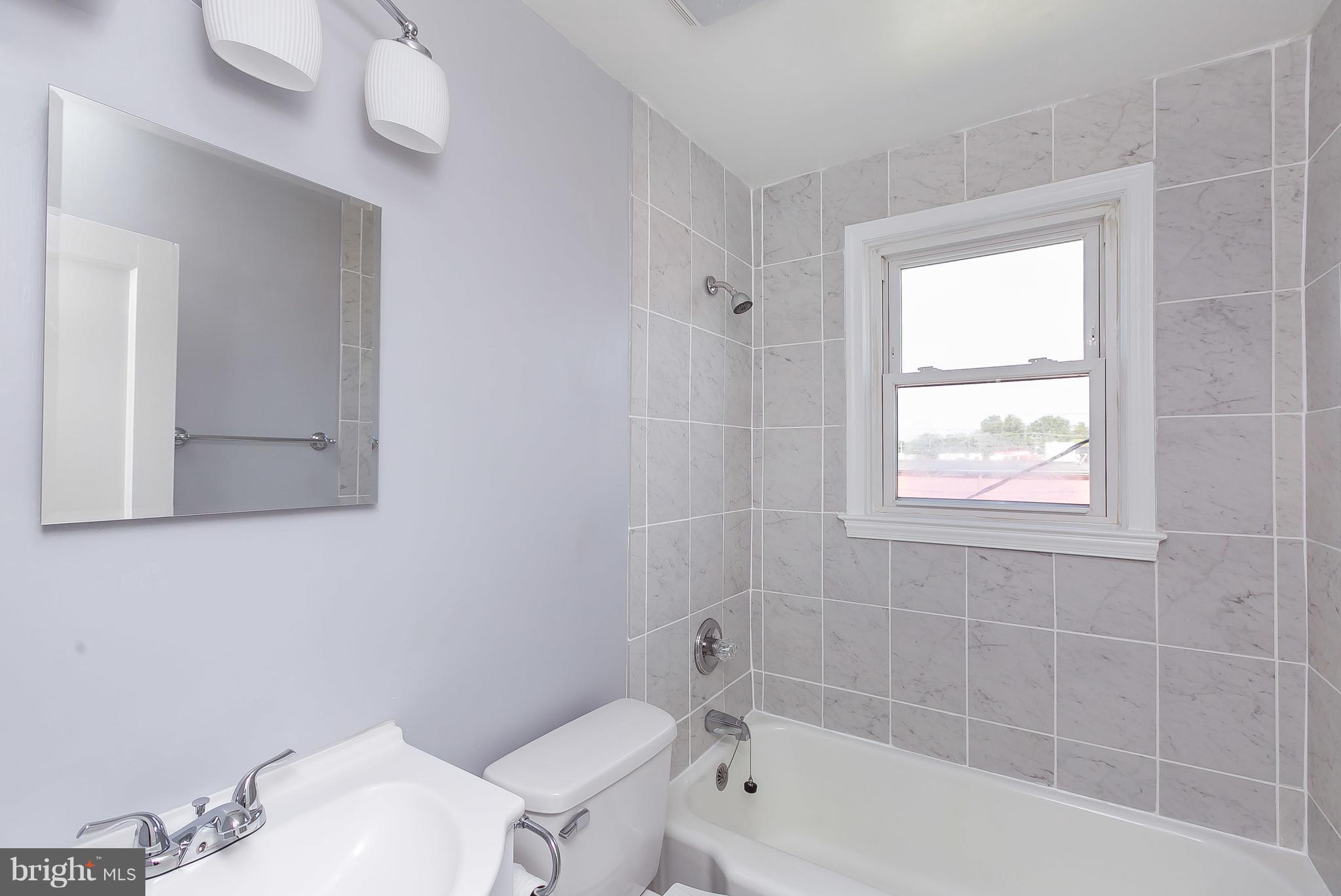 2111 Hawthorne Road Baltimore, MD 21220 - Photo 22 of 30 Bath