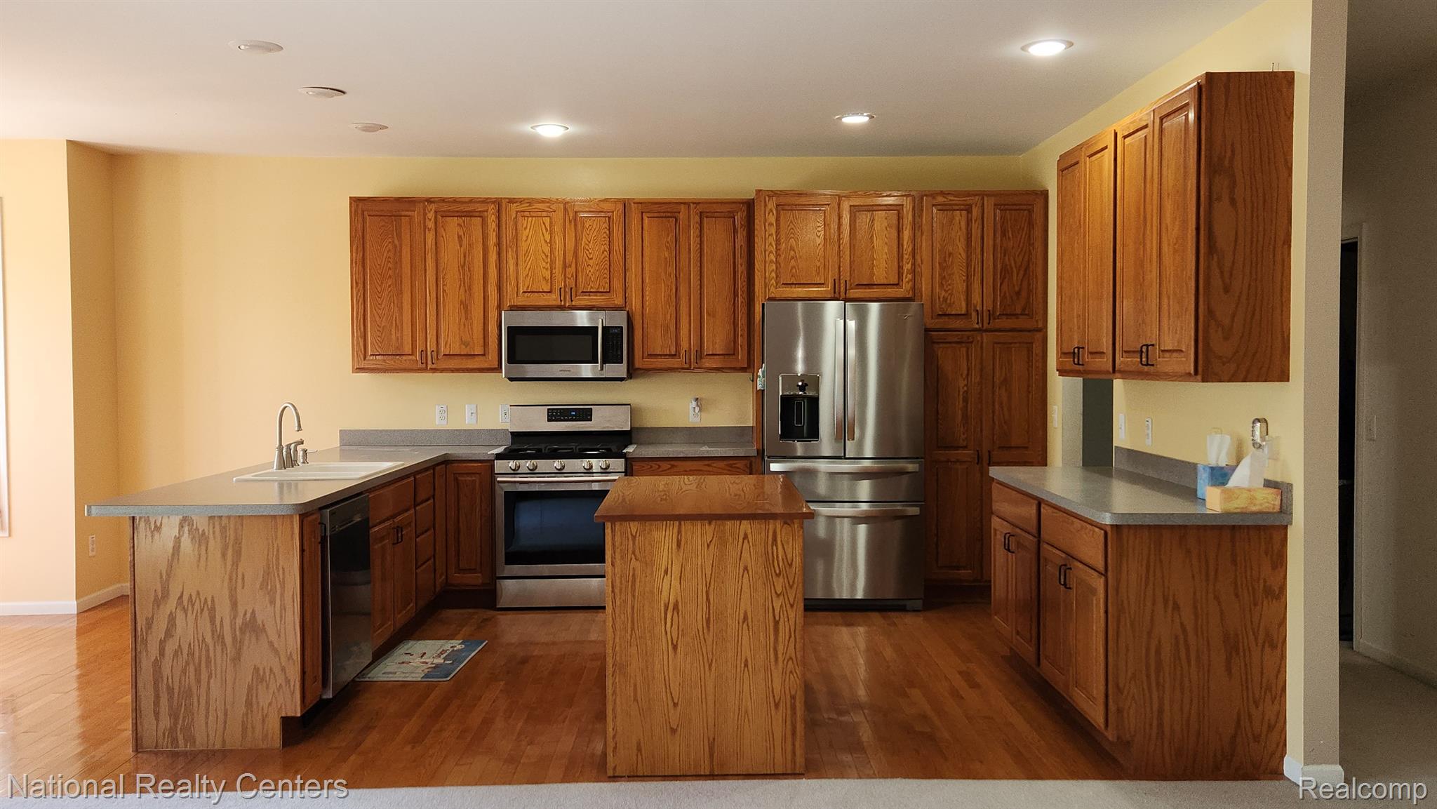 47745 Martz Road Belleville, MI 48111 - Photo 20 of 75 Kitchen with all stainless steel appliances