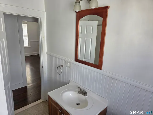 $1,600 | 219 Columbia Street, Unit 2, New Britain, CT 06052