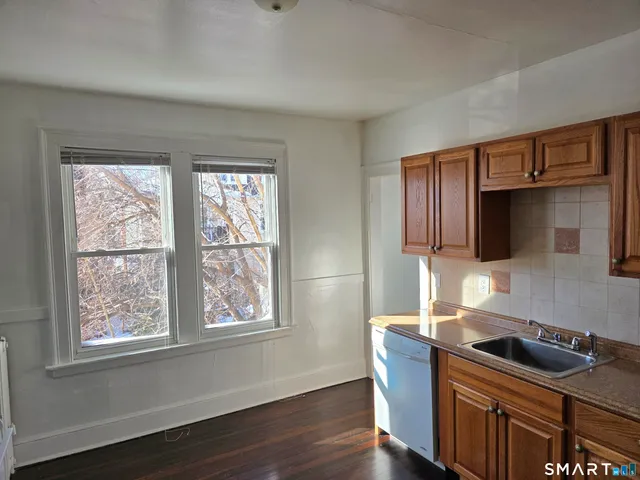 $1,600 | 219 Columbia Street, Unit 2, New Britain, CT 06052